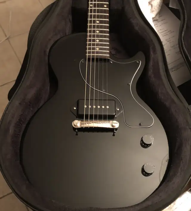 Les Paul Junior JR 2010 by Epiphone w/ Gibson P90 pickup NO CASE in Guitars in Longueuil / South Shore - Image 2