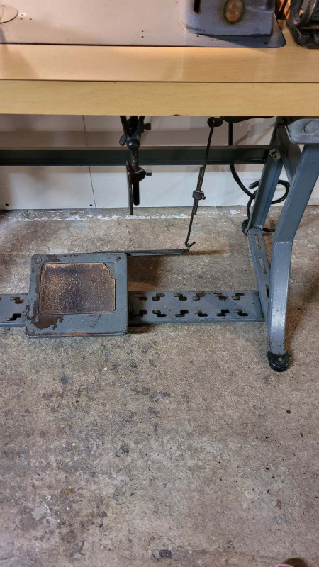 Machine à coudre industrielle Singer dans Autre  à Saint-Hyacinthe - Image 3