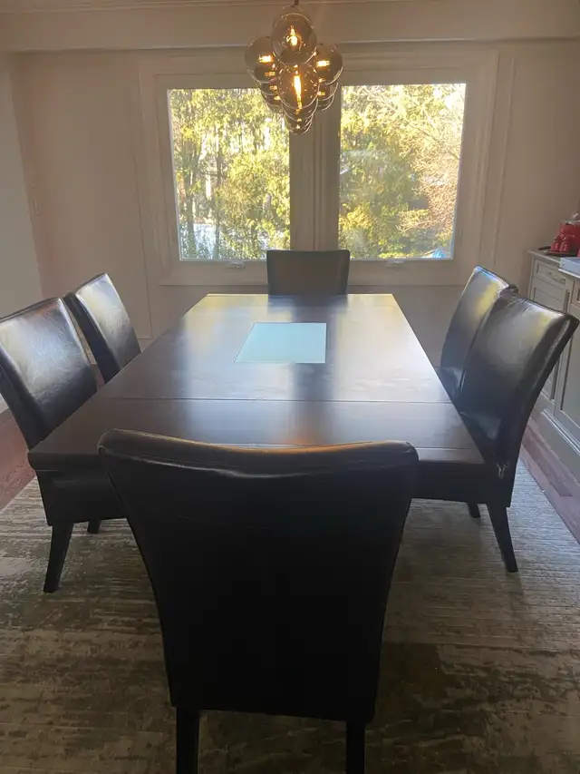 Dining room table, a steal at $275 in Dining Tables & Sets in Oakville / Halton Region - Image 2