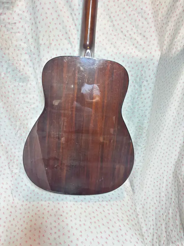 Yamaha 12-string guitar63008307655937124