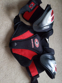 Hockey shoulder pads