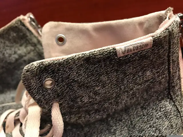 Vans Kids Size 4 -Hi Shoe Charcoal Grey in Women's - Shoes in Oshawa / Durham Region - Image 3