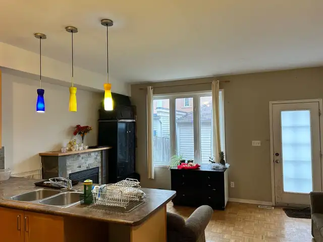 Master Bedroom for Rent – York University Village in Room Rentals & Roommates in City of Toronto - Image 8
