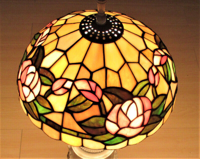 Vintage Tiffany Style Rose Flower Stain Glass Table Lamp Shade in Arts & Collectibles in Stratford - Image 2