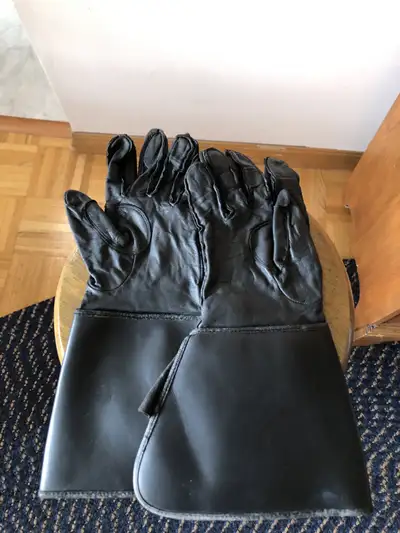 PAIR OF "FULL BORE" LEATHER GAUNTLET GLOVES, View more