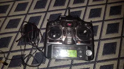 Télécommande Futaba T7CAP FM fréquence #24 ( 72.270Mhz). En très bonne condition. Il vient avec le c...