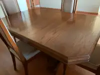 OAK  TABLE  WITH  6  CHAIRS  REDUCED
