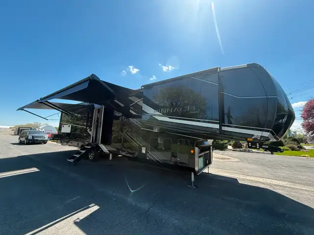 Fifth wheel pinnacle 2025 in RVs & Motorhomes in Longueuil / South Shore - Image 2