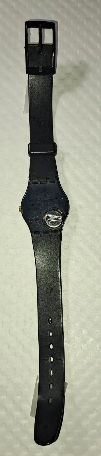 Vintage Ladies Swatch Watch Miss Pinstripe Miss Channel LA100 in Jewellery & Watches in City of Montréal - Image 4