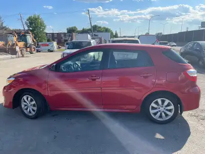 Toyota matrix 2013 Automatique Air climatisé 160120 km Excellente mécanique Pas de rouille Démarreur...