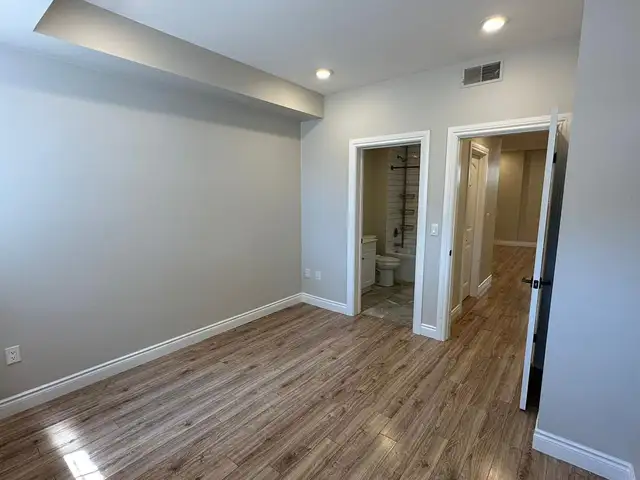 Modern 1 Bedroom Condo + Parking | Union St Waterloo in Long Term Rentals in Kitchener / Waterloo - Image 5