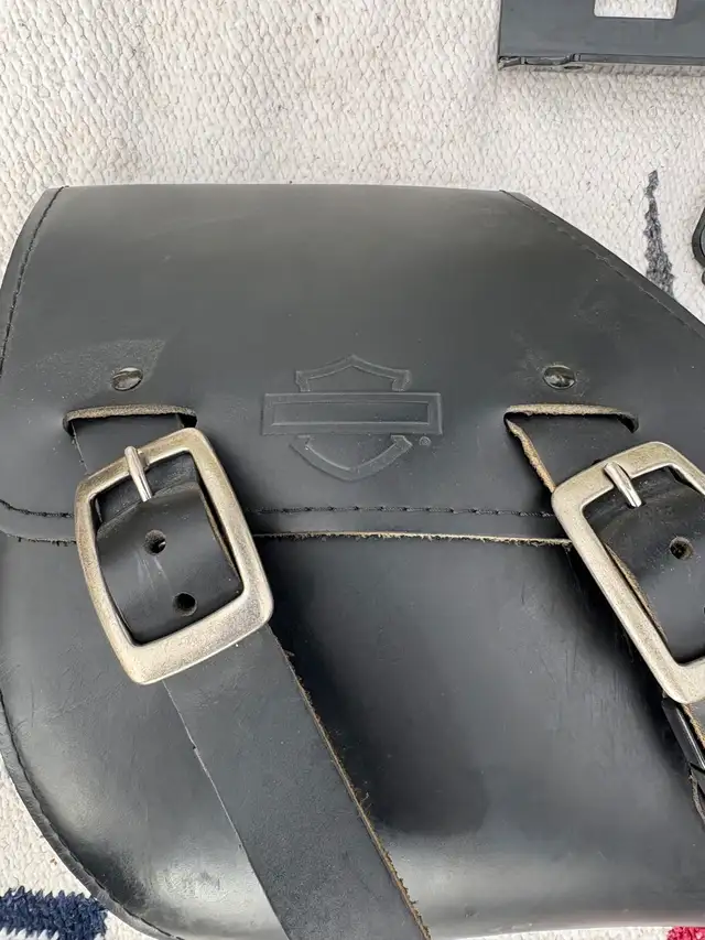 Harley Davidson “Dyna” SwingArm Bar Bag in Street, Cruisers & Choppers in Winnipeg - Image 4