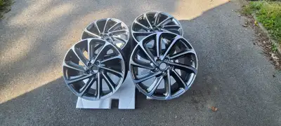 A set of 19" alloy rims (came off Lincoln Corsair with tpms). They are in excellent shape. Lug patte...