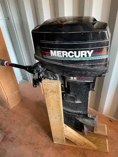 For sale, 1992 Mercury Marine 25 HP outboard motor, Longshaft, Tiller, new CDI Box, Alternator (Stat...