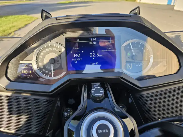 2023 Honda goldwing gl1800 dct motor trike 2624 km seulement in Touring in Longueuil / South Shore - Image 11