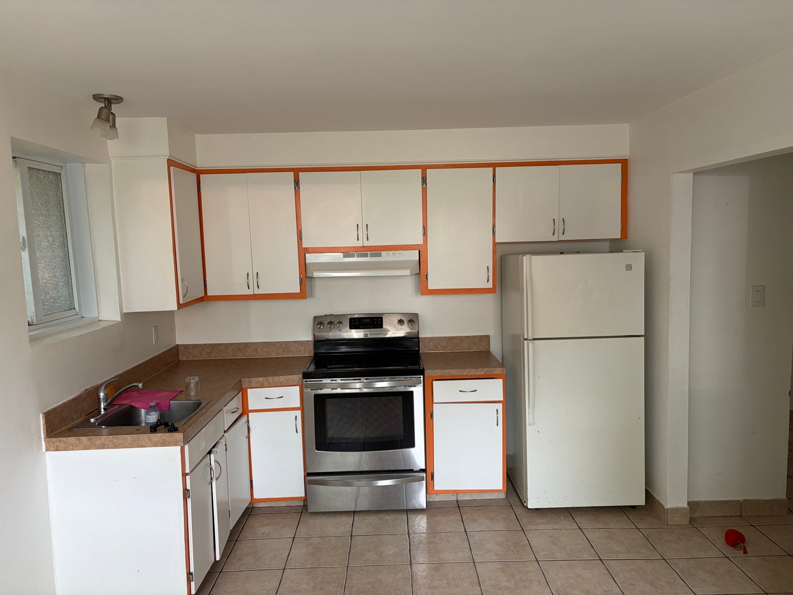Beau grand 3 1/2 sous-sols electro et parking inclus 850$/mois — photo 1