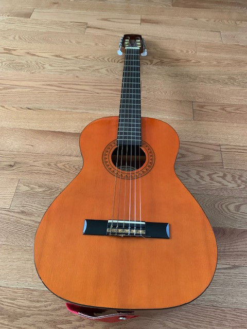 Hondo Classical Guitar Beginner size exc condition in Guitars in City of Halifax - Image 3
