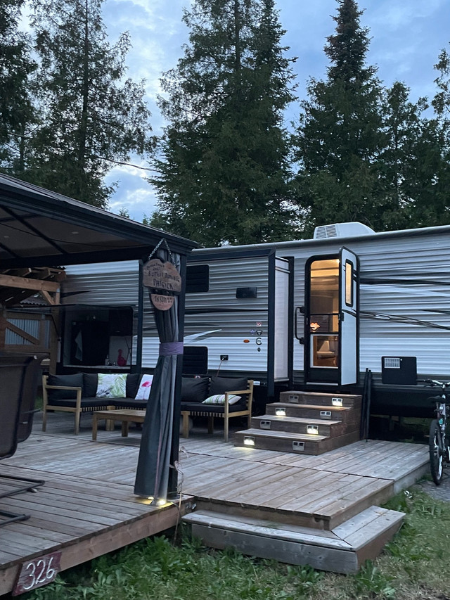 Beautiful turn key 2018 Jayco JayFlight 33RBTS with lot in Travel Trailers & Campers in Ottawa - Image 3