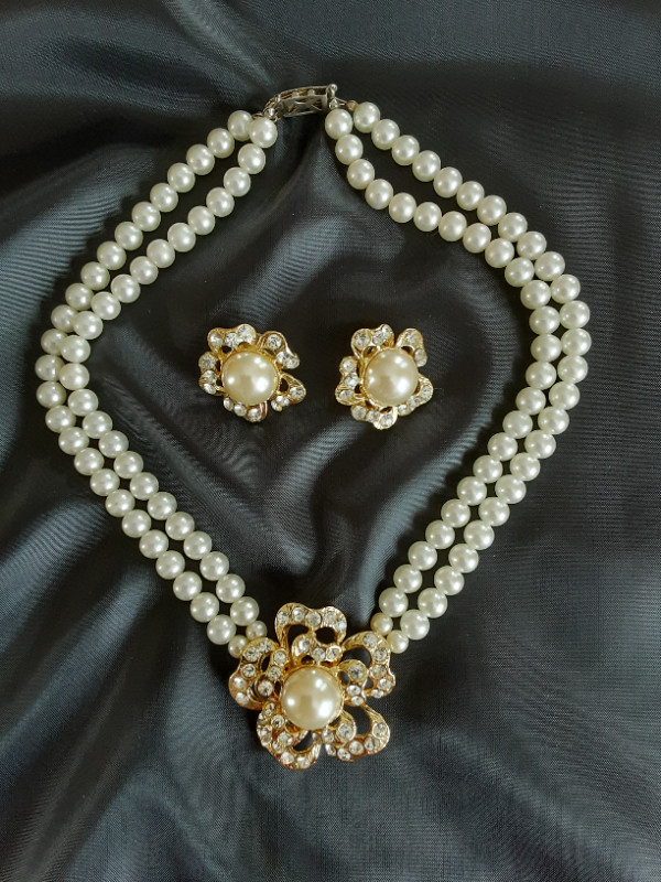 Collier de perle avec boucle d'oreilles dans Bijoux et montres  à Ouest de l’Île