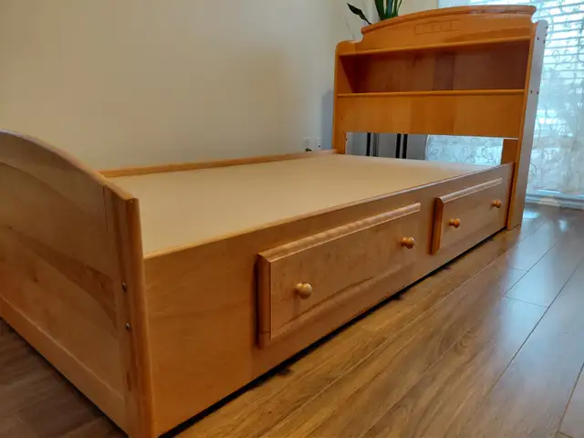 Lit simple base de 39 pouces x 75 pouces de in Beds & Mattresses in Longueuil / South Shore - Image 2