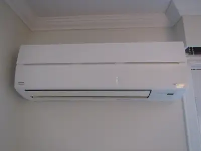 Thermopompe murale Toshiba, convectair Ouellet et plinthe porte, View more