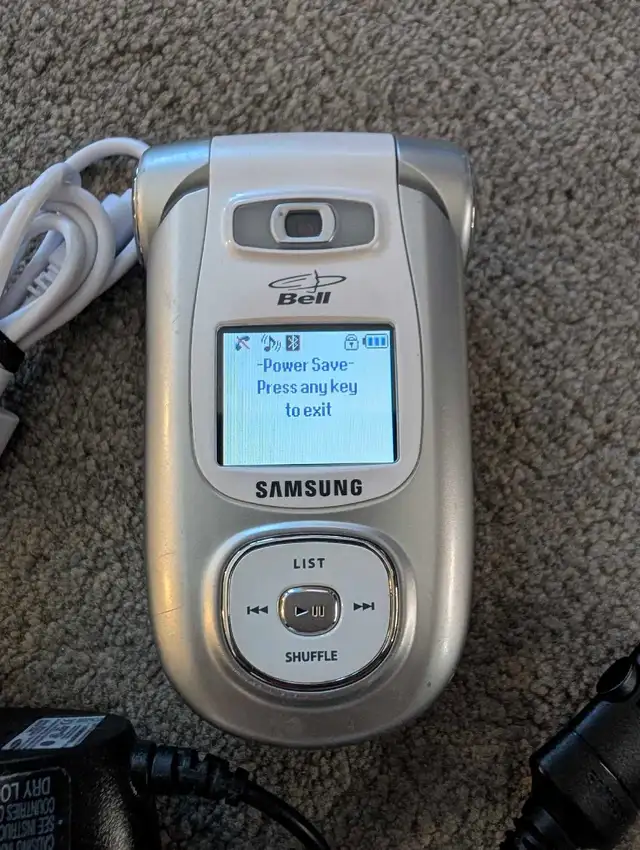 VGUC - Vintage Retro Classic Bell Samsung Flip Phone in Cell Phones in Oshawa / Durham Region - Image 7