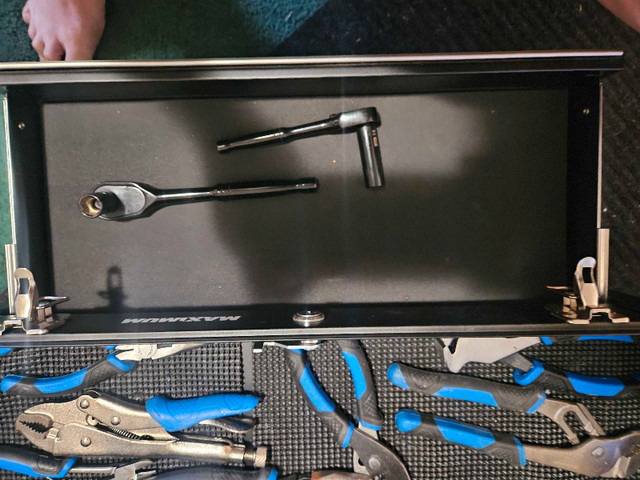 maximum lockable toolbox with 200 piece toolkit in Hand Tools in Renfrew - Image 2