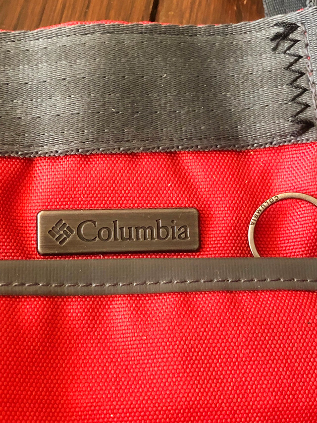 Small Red Columbia Bag Lunch Carry Nylon  in Women's - Bags & Wallets in Calgary - Image 2