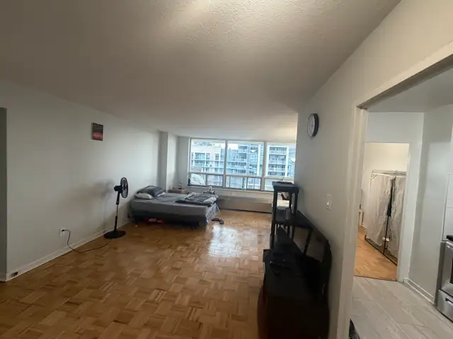 Room for rent  in Room Rentals & Roommates in City of Toronto - Image 5
