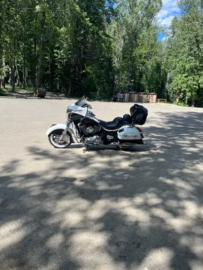 2014 Indian Chieftain with Stage Two kit and a dino jet . Custom paint job the Indian is Air Brushed...