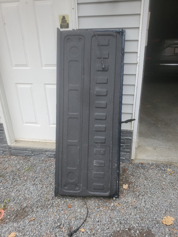 2021 Silverado 2500 Tailgate Auto Body Parts Kingston Kijiji