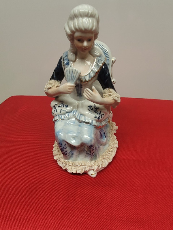 VTG Seated Blue & White Victorian Lady with Fan Figurine in Arts & Collectibles in Dartmouth - Image 2