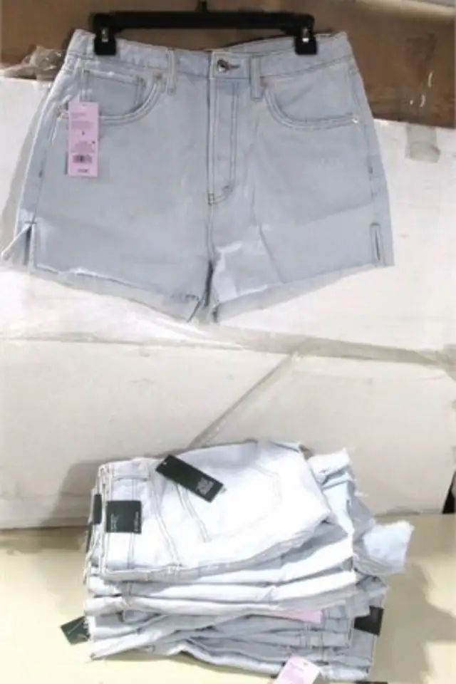 Wild Fable Women's High-Rise Cut-Off Jean Shorts Light Wash sz 8