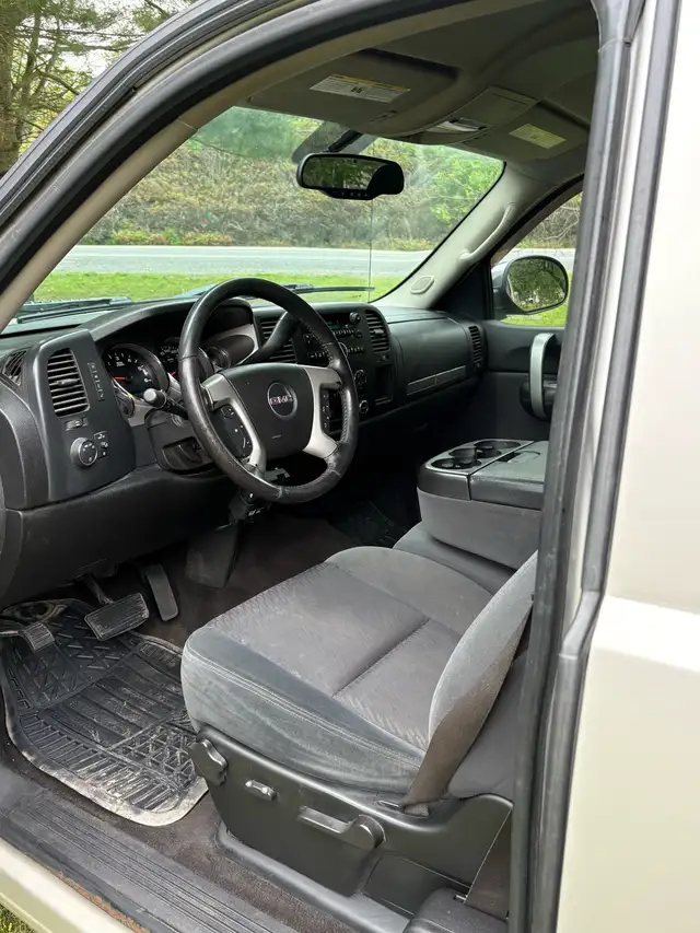 2009 gmc sierra with safety as is62863708466947123