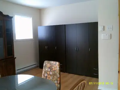 Suite 2,5 à louer dans un beau quartier tranquille du bord de l'eau à Melocheville. Près de tous les...