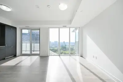 2 Bedroom + 2.5 Bathrooms + 2 Parking Spots Leslie/Eglinton