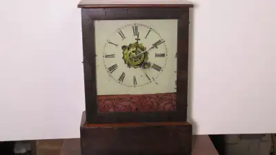 VERY CUTE LATE 1800‘s WORKING ANTIQUE COTTAGE CLOCK Hello & Welcome..Up for sale we have a cute litt...