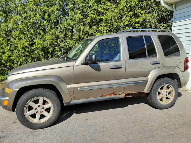2007 jeep liberty limited in Cars & Trucks in London - Image 3
