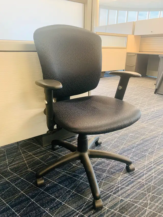 Comfortable office/computer Chair:628632839411231216