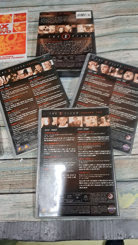 X-Files - Aux frontières du réel S1 et S8 dans CD, DVD et Blu-ray  à Ville de Québec - Image 3