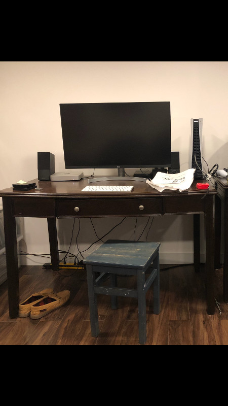 Mahogany desk with sliding lawyer drawer in Desks in City of Toronto - Image 3