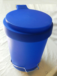 Beautiful Blue 15 Litre Plastic, Hands Free, Waste Basket w/ Lid