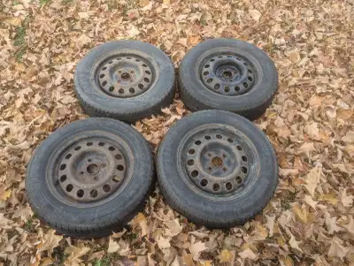 4 pneus d'hiver usagés avec roues 185/65/R14 motor master winter edge