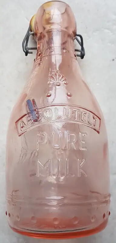 VINTAGE ABSOLUTELY PURE MILK BOTTLE (Made in Italy) in Arts & Collectibles in Laval / North Shore - Image 2