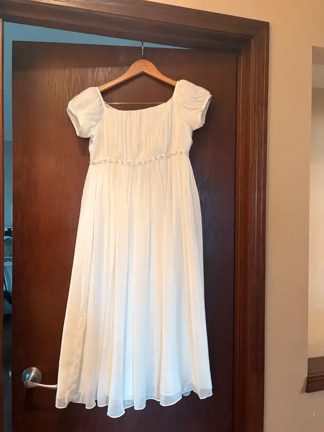 David's Bridal Ivory Flower Girl Dress (Size 14) in Kids & Youth in Winnipeg - Image 2