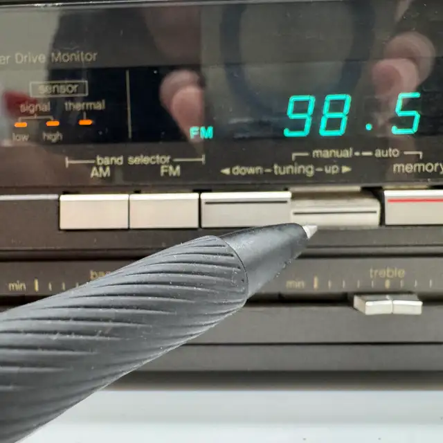 Vintage 1980s Technics SA-311 Quartz Synthesizer FM/AM Stereo Ma in Stereo Systems & Home Theatre in City of Toronto - Image 6