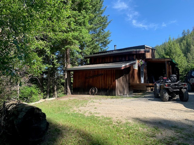 Missezula Lake Cabin on very private lot (Princeton) in Houses for Sale in Kelowna - Image 2
