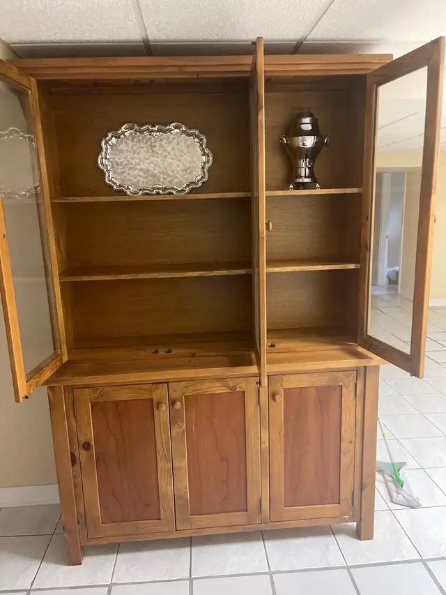 2 piece kitchen hutch custom made and stained.  in Hutches & Display Cabinets in Markham / York Region - Image 3