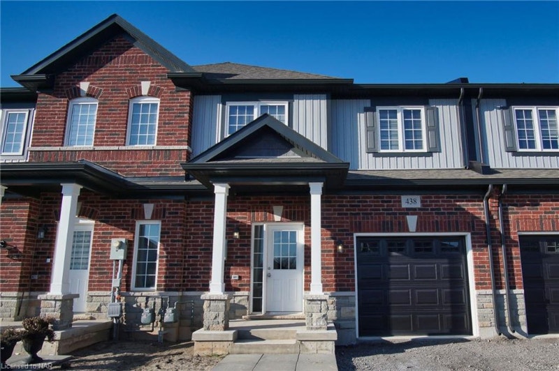 For Rent Beautiful freehold town house near the Peace Bridge Long