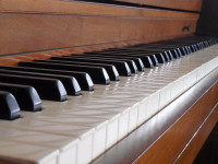 LOVE'S PIANOS